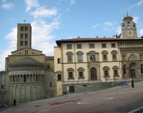 The historic town square of Arezzo :: Photo © Astrid Appels