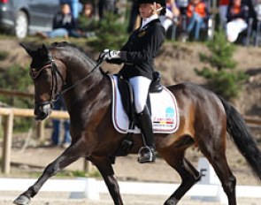 Belgian Lavinia Arl finished 15th on Equestricons Epiascer. The trot work was high class but in canter nerves got the better of the rider and she overpushed her pony, who made two flying changes in the extended canter