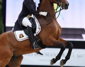 Belgian Tahnee Waelkens and Sandiegobese were eliminated even before riding the test. Tahnee's horse was terrified of the arena and refused to enter the ring. A new FEI rule now says she can't restart in the individual test. Pity!