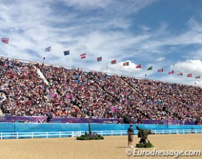 The stadium was packed on Grand Prix Day Two at the 2012 Olympic Games. No need for the freestyle to sell out !! :: Photo © Astrid Appels