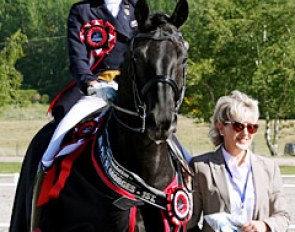 Andrea Bank and Doringcourt win the Prix St. Georges at the 2012 FEI World Dressage Challenge in Taupo