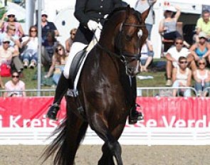 American Sabine Schut-Kery and Sanceo at the 2012 World Young Horse Championships in Verden, Germany :: Photo © LL-foto.de