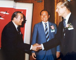 General Johnson Kim (KOR), left, with FEI President HRH Prince Philip in 1986 in Korea.