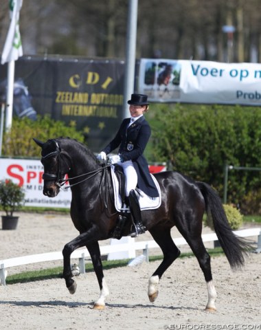 Finnish Mikaela Lindh is now riding under her married name Fabricius-Bjerre. With the Danish bred Skovlunds Gamin G (by Gagarin x Saint Cloud) she was 10th. The stallion was for sale at Helgstrand Dressage for a long period, but is now back with Mikaela. They scored 68.804%