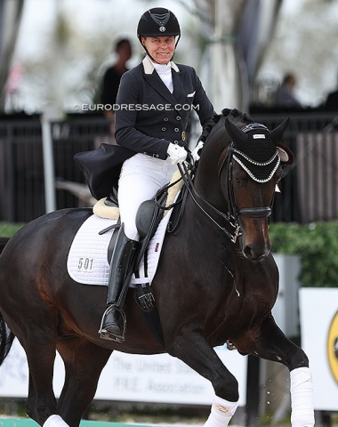 Susan Pape's Eclectisch (by Zenon x Olivi) had no oomph in the passage and piaffe today. Pity