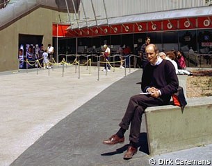 Dirk Willem Rosie in front of the Thomas @ Mack centre for the 2000 CSI Las Vegas :: Photo © Dirk Caremans
