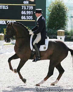 Christoph Koschel and Donnperignon excelled in the passage, reinback and walk tour. There was a slight loss of rhythm in the half pass right. The first piaffe was rhythmical and regular, in the second and third the rider sat stiff & cramped in the saddle.