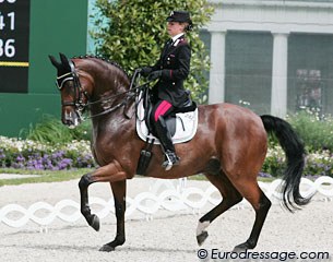 Valentina Truppa and her chunky Eremo del Castegno has a fantastic piaffe and passage with much elevation and power. The Italian bred Rohdiamant son took off in the two tempi's and the pirouettes could have been better.