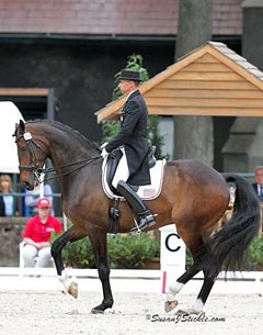 Steffen Peters and Legolas win the Grand Prix at the 2012 U.S. Dressage Championships :: Photo © Sue Stickle
