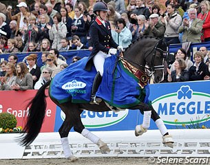 Charlotte Dujardin and Valegro win the Special tour at the 2012 CDI Hagen