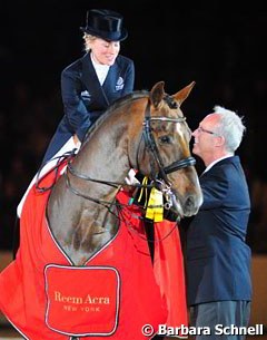 Helen Langehanenberg and Damon Hill are the winners of the Kur and get congratulated by FEI Dressage Director Trond Asmyr :: Photo © Barbara Schnell