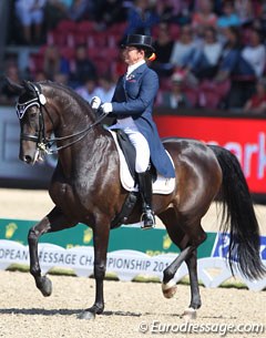 Belgian Claudia Fassaert is the first Belgian ever to make it into a Grand Prix championship kur Finals. Claudia and Donnerfee excelled with their elegance and lightfootedness but the Disney music was quite juvenile. 