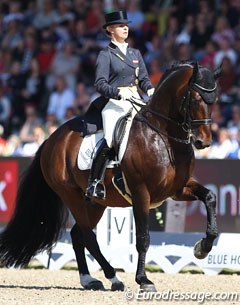 Victoria Max-Theurer and Augustin also rode to Phil Collins music. The horse was powerful behind but the horses struggled a bit with the rhythm in piaffe and got a bit overexcited when the audience started to applaud