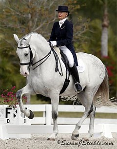 Janne Rumbough on her own Grand Prix horse Junior (by Gaucho III) :: Photo © Sue Stickle