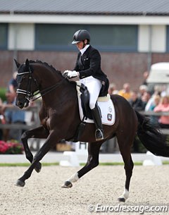 Birgit Hild on the Trakehner Goldmond (by Imperio x Latimer). The black excelled with his natural gaits and superb obedience, but he lacked collection throughout