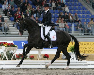 Hans Peter Minderhoud and Rhodium in the rain at the 2004 World Young Horse Championships, then still held in the beautiful stadium in Verden :: Photo © Astrid Appels