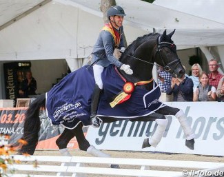 Rudolf Widmann and Revenant win the 6-yo finals at the 2018 Bundeschampionate :: Photo © LL-foto