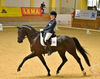 Stephanie Dearing and Livaldo at the 2018 Austrian Warmblood Young Horse Championships :: Photo © Team Myrtill