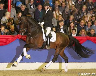 Andreas Helgstrand presenting Revolution at a 2017 stallion show in Vechta :: Photo © LL-foto
