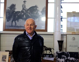 Pierre-Eric Jacquerod at the horse museum of the NPZ in Berne with a picture of Swiss dressage legend Henri Chammartin on Wöhler in the background :: Photo © S. Rottermann