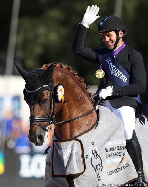 Severo Jurado Lopez and D'Avie win the 6-year old Finals at the 2018 World Young Horse Championships :: Photo © Astrid Appels