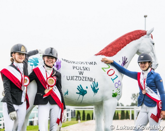 The Children medalists post with the horse that got more and more painted during the 2018 Polish Dressage Championships in Radzionkow :: Photo © Lukasz Kowalski