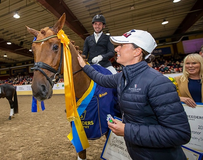 Charlotte Dujardin, test rider for 4-year olds, pats the winner Springbank II VH at the 2018 Swedish Warmblood Young Horse Championships