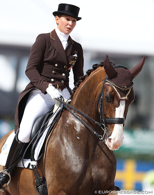 Susie Dutta Receives Triple Crown® Nutrition's Dressage Excellence Award -  HorsesDaily