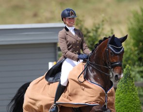 Big smile: Anke Moordtgat and Estee Lauder win the PSG at the 2018 CDI Leudelange :: Photo © Astrid Appels