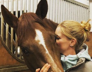 Jessica von Bredow-Werndl with the new arrival in the barn, Freddie Mercury