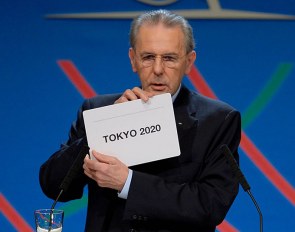 Former IOC president Jacques Rogge (BEL) announcing Tokyo won the bid for the 2020 Olympic Games :: Photo © IOC