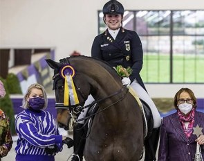 Alexa Westendarp, the runner-up at the 2020 Piaff Forderpreis Finals in Kronberg, flanked by Liselott Marie Linsenhof and judge Evi Eisenhardt :: Photo © Stefan Lafrentz