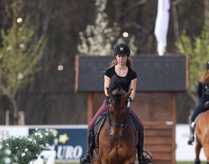 Ring familiarisation in the main arena, which is as beautiful as a competition arena at the European Championships. The organizers of the CDI Opglabbeek are pulling out all the stops to make this show a return event on the calendar :: Photo © Astrid Appels