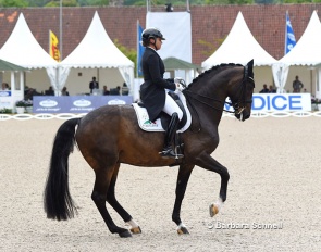 Dorothee Schneider and Showtime at the 2022 German Dressage Championships in Balve :: Photo © Barbara Schnell