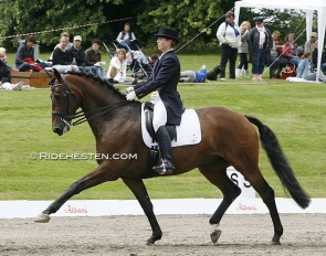 Camilla Lunderskov and Cardeur at the 2007 Danish Dressage Championships in Broholm :: Photo © Ridehesten