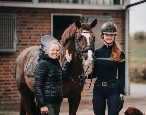 Theresa Friesdorf passes on Quotenkönig to Celestine Kindler. A new partnership in the making :: Photo © private