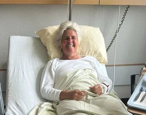 The ever-smiling and optimistic Uta Gräf in the hospital after knee surgery