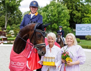 Pieter van der Raadt on Furore Fantastico with Ann Kathrin and Marie Linsenhoff in the prize giving at the 2023 CDI/CDN Kronberg :: Photo © Stefan Lafrentz