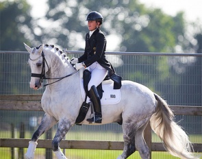 Lyndal Oatley warming up Eros at the 2021 CDI Grote Brogel :: Photo © Astrid Appels