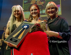 Ronja Kardos (center) is th recipient of the Comet of the Year Award at the 2023 Swedish Riders Gala :: Photo © Kim Lundin