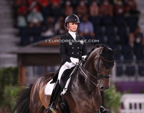 Jessica von Bredow-Werndl and Dalera BB strutting to the Olympic title in Tokyo 2021 :: Photos © Astrid Appels