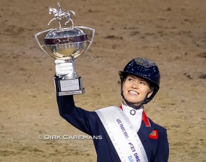 Charlotte Fry with the trophy at the 2025 World Cup Finals :: Photos © Dirk Caremans