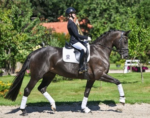 She Is Mine (by San Amour x Totilas)