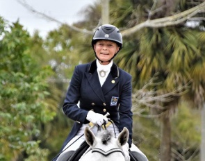 Dr. Hillary Clayton on Donzi :: Photo © Carmen Franco