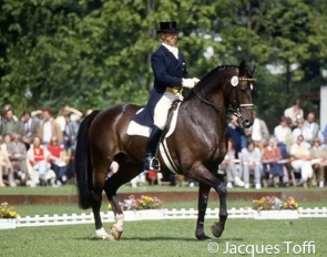 Udo Lange at the 1985 Hamburg Dressage Derby :: Photo © Jacques Toffi
