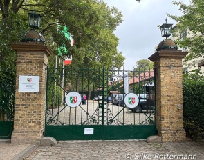 The. green gate leading to the North Rhine-Westphalian State Stud in Warendorf :: Photo © Silke Rottermann