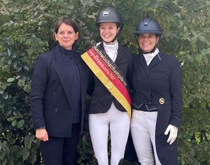 Pony team trainer Caro Roost (left) with winner Franka Müller :: Photo © private