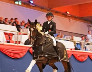Kenya Schwierking and Imani at the "Golden Rider Badge" celebration during the 2026 Oldenburg Autumn Elite Auction in Vechta :: Photo © OLD Art
