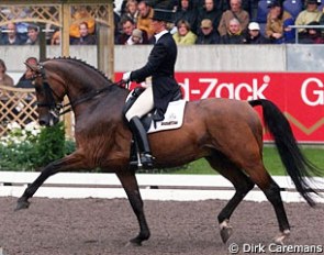 Alexandra Simons-De Ridder on Chacomo at the 2000 CDIO Aachen :: Photo © Dirk Caremans