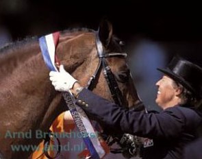 Ellen Bontje and Silvano N win the 2002 Dutch Dressage Championships :: Photo © Arnd Bronkhorst